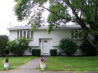 83 Annabessacook Rd, Winthrop, ME 04364