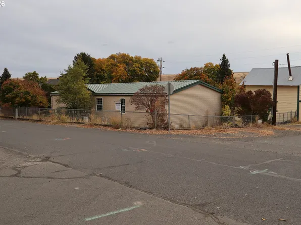 265 NW 4th St, Dufur, OR 97021