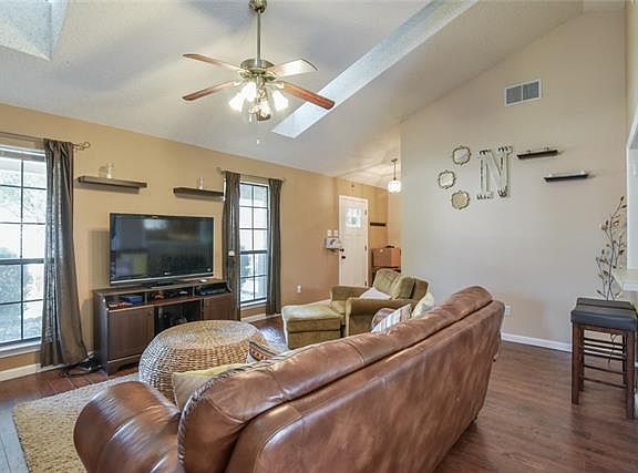 5th image of 2625 Remmington Dr