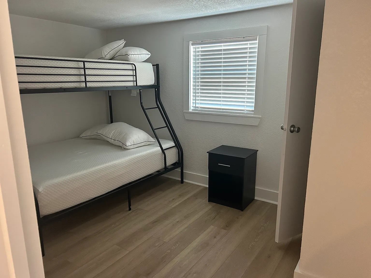 2 bed, 784 sqft, $2,150 — Photo 3