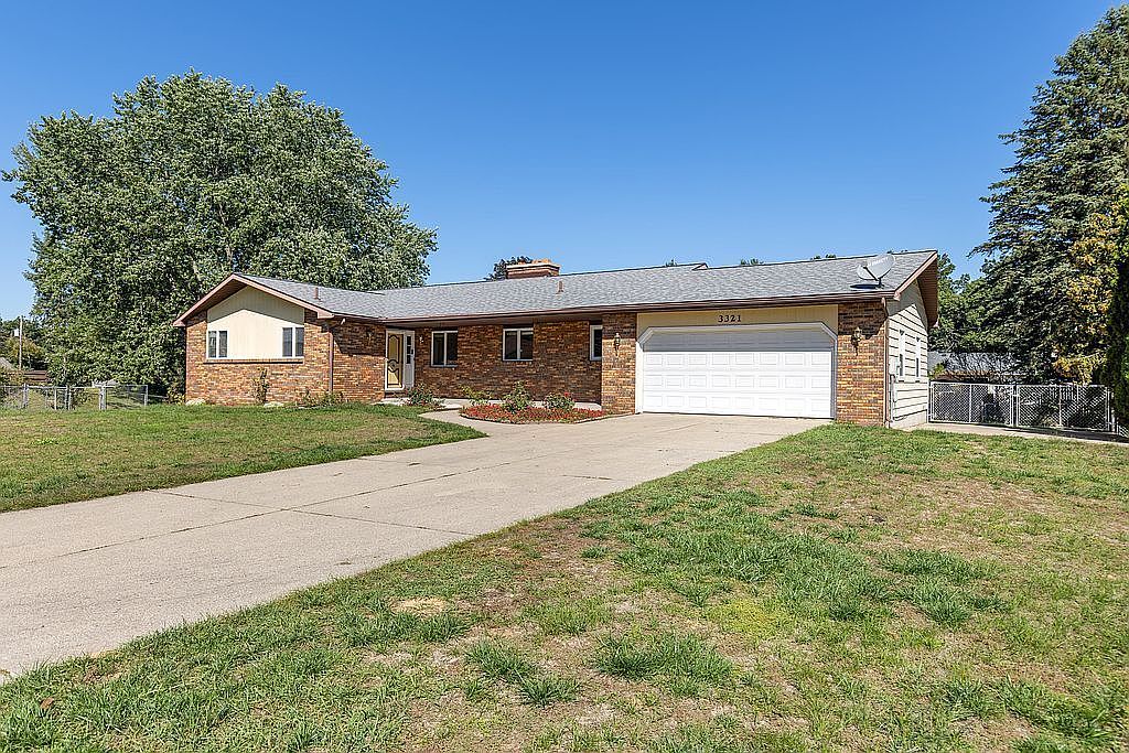 3321 Keswick Dr NE — Boulder Creek Golf Club