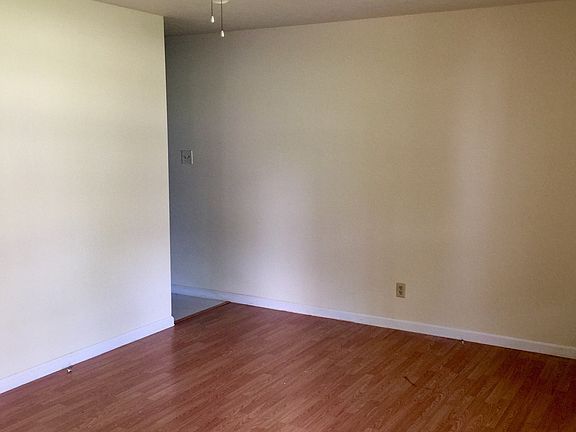 3rd image of 1120 Glade Hill Dr