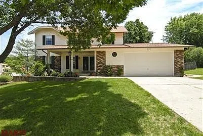 4 Oak Park Dr photo 1