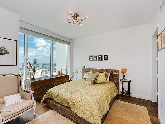 4th image of 1040 Biscayne Blvd APT 3207