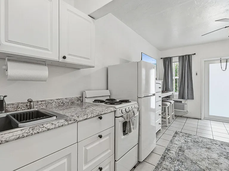 101 Blossom Ln #K — Photo 4