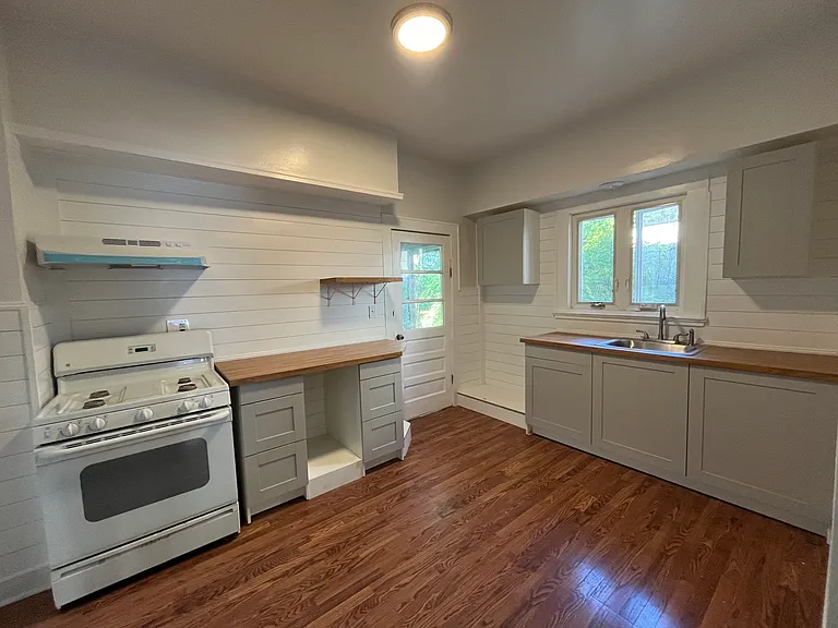 49 Henry St #1 — Photo 2