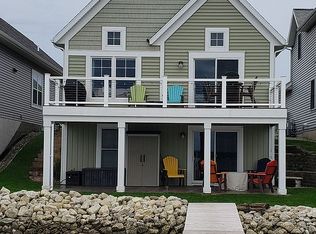 321 Terrace Point Cir, Muskegon, MI 49440