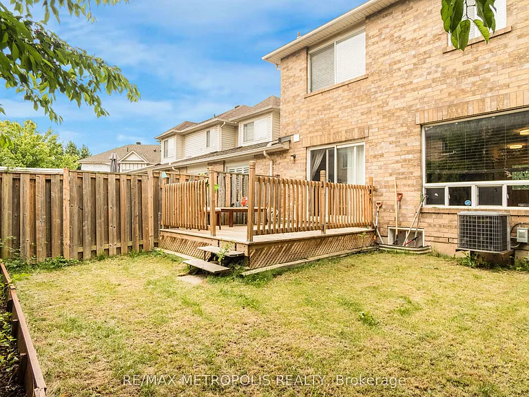 2420 Baintree Cres — Photo 36