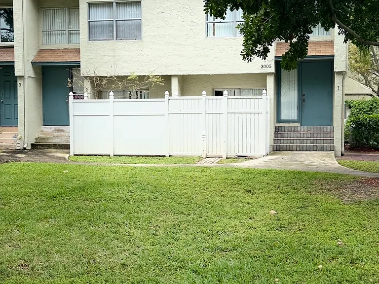 3005 NW 5th Ter — Photo 1