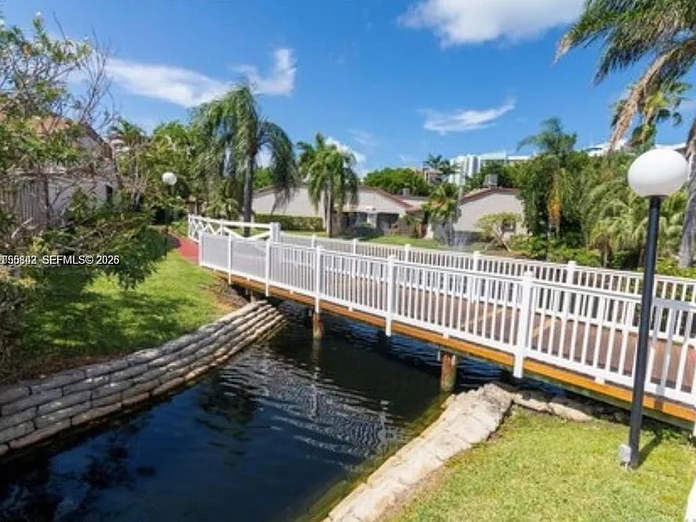 347 Leslie Dr — Photo 15