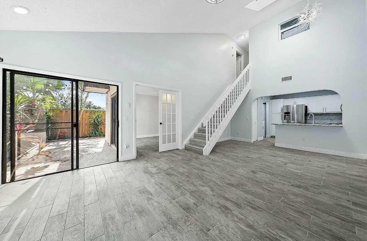 3 bed, 1214 sqft, $2,800 — Photo 2