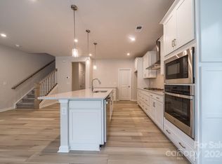 109 E Forest Lake Blvd, Mooresville, NC 28117
