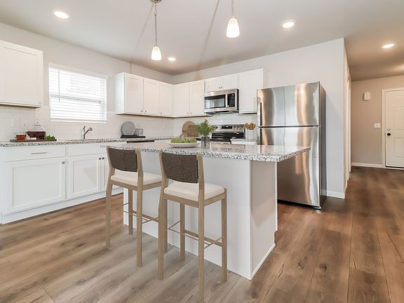 4th image of 2208 Macatawa Ln