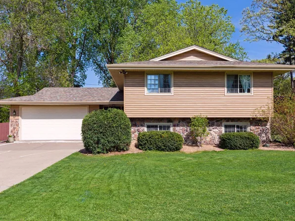 1389 Pike Lake Ct, Saint Paul, MN 55112