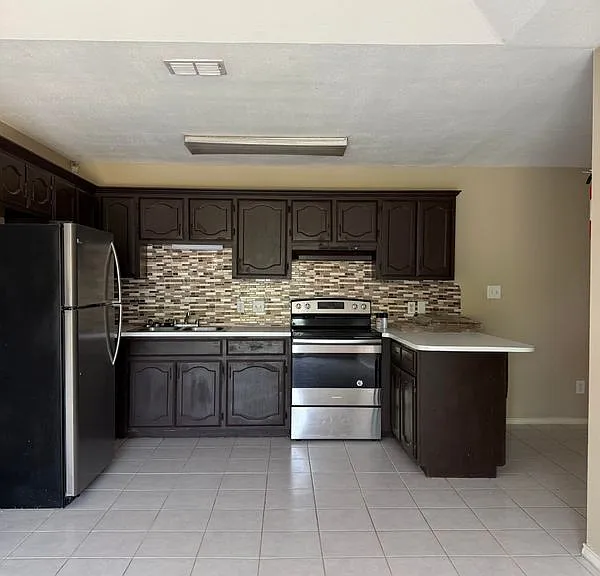 1800 Oasis Dr #102 — Photo 2