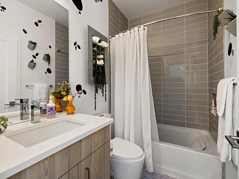 2nd Full Bathroom