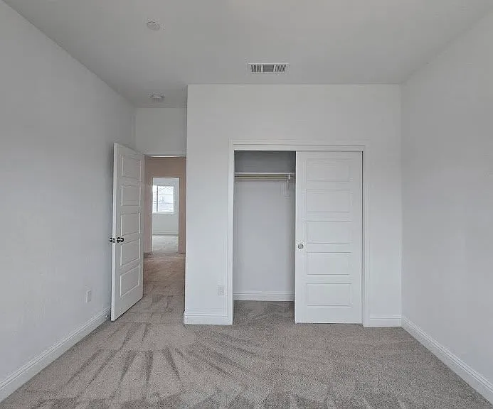 2320 S Claremont Ave — Photo 35