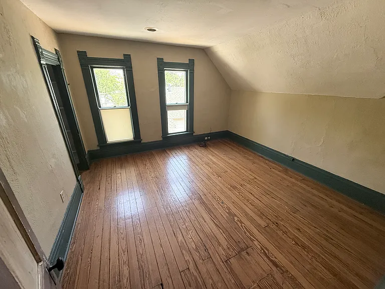 206 S Flood Ave #C — Photo 6