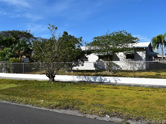 3rd image of 9761 Haitian Dr