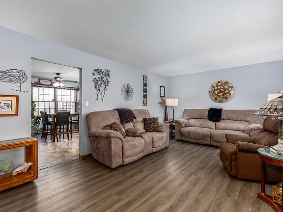 4th image of 27 Oakbrook Dr