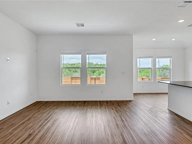 500 Jack Ryan St — Photo 11