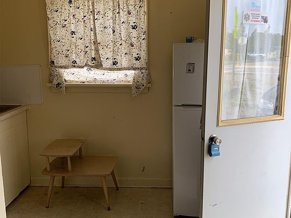4th image of 709 Oilfield Ave APT 1