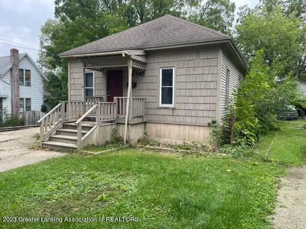 745 Woodlawn Ave, Owosso, MI 48867