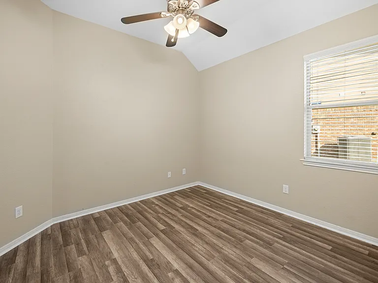 8602 Austin Thomas Dr — Photo 5