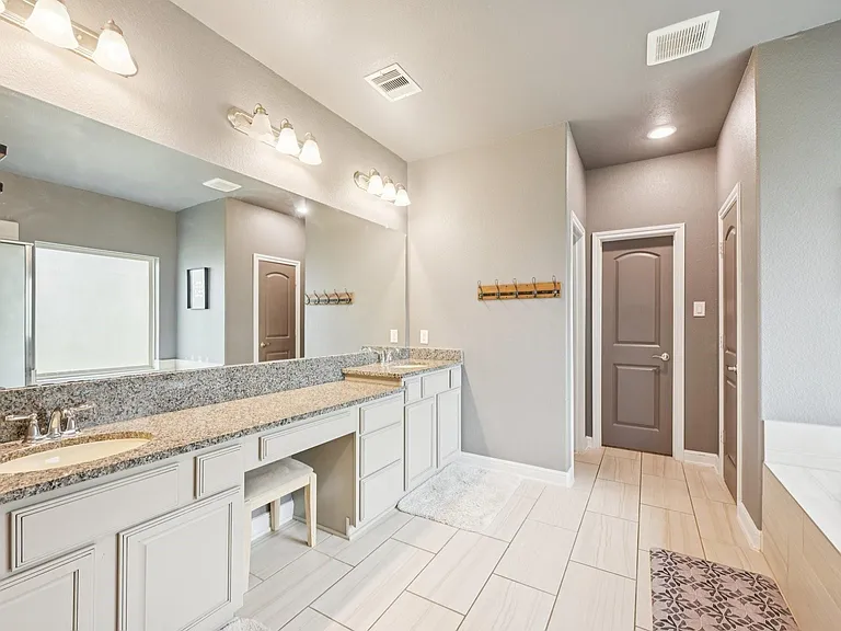 2406 Harborwood Ct — Photo 29