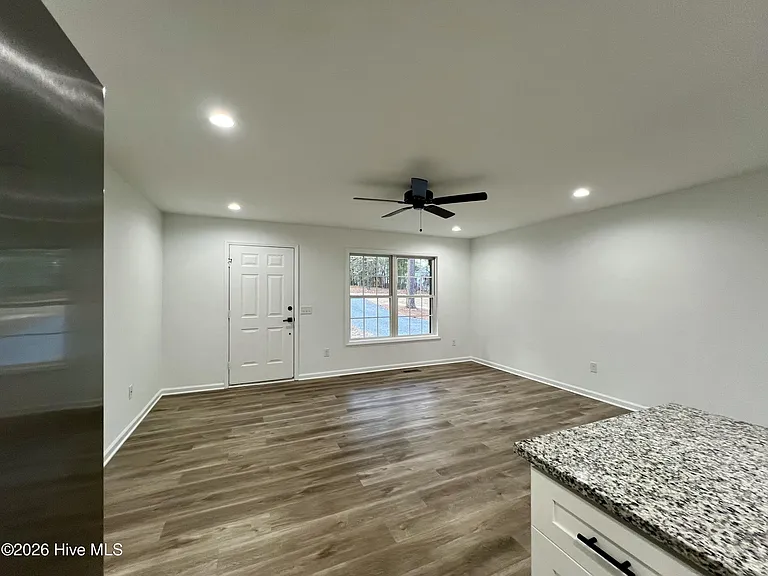 157 Edinburgh Dr — Photo 7