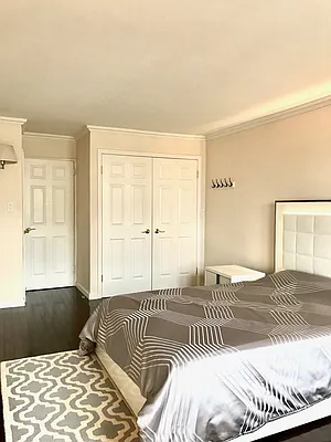 Rented by R New York | media 12