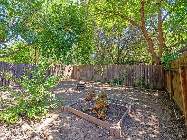 4830 Suncrest Way — Photo 34