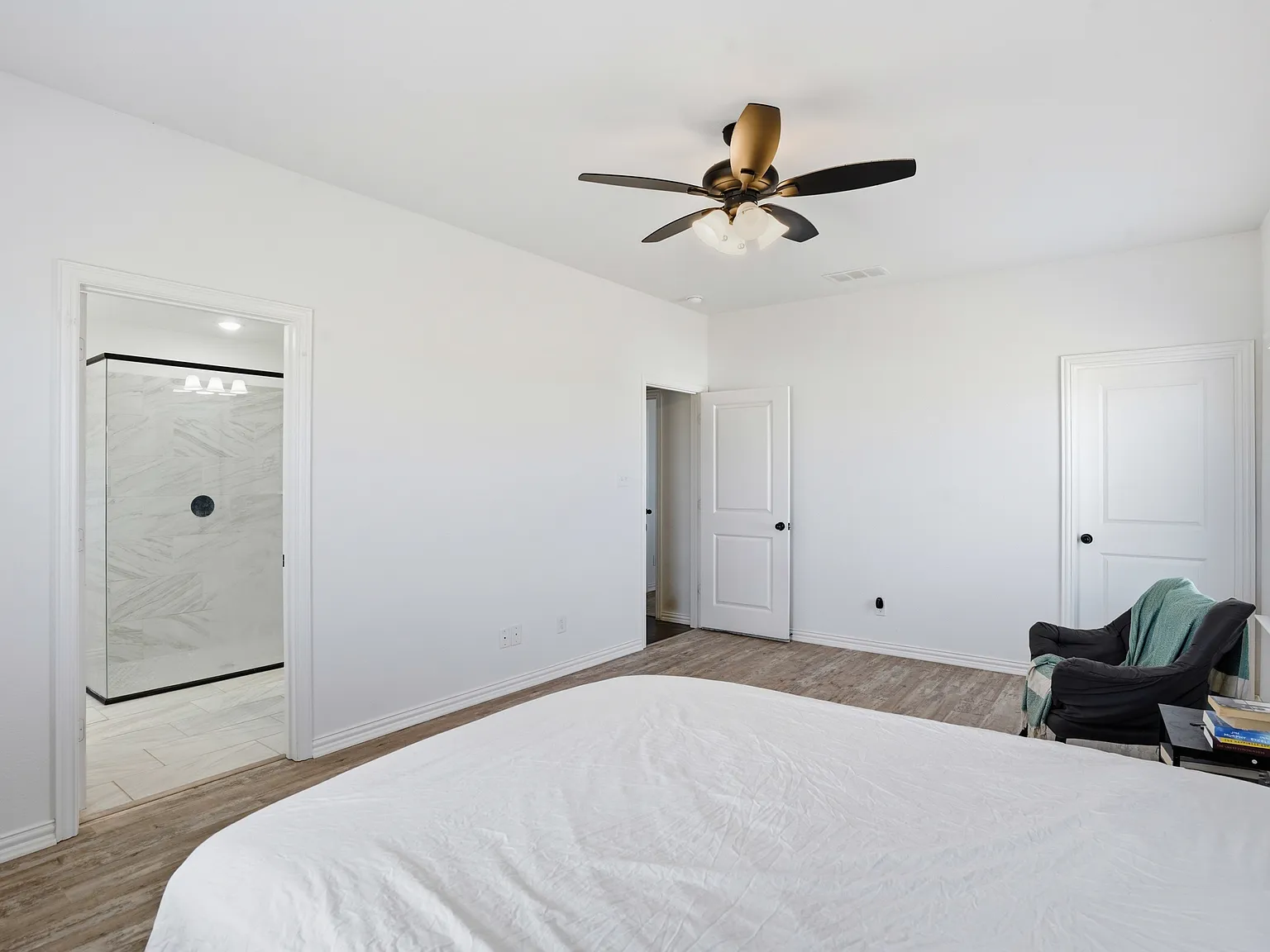 3 bed, 1380 sqft, $2,900 — Photo 2