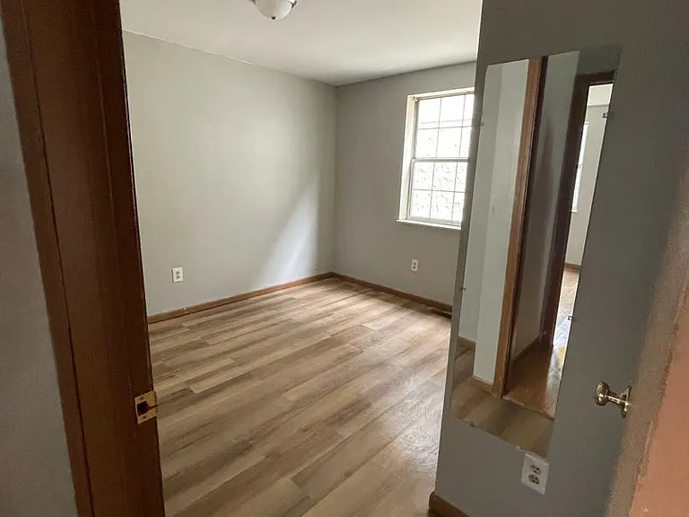 2163 Indianola Ave — Photo 6