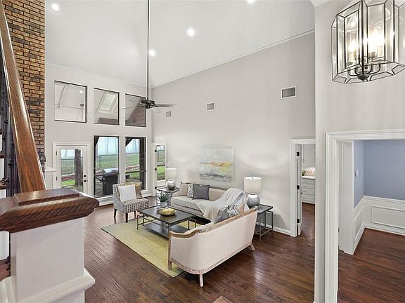 3rd image of 606 Torrey Pines Ln