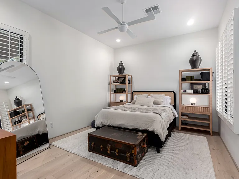 N 65th Pl — Photo 27
