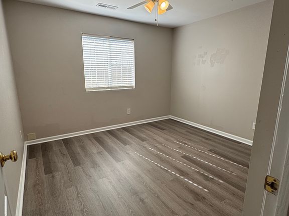 4th image of 2464 Stratford Crossing Dr