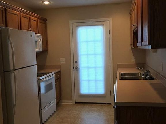 2nd image of 1303 Kensington Pl