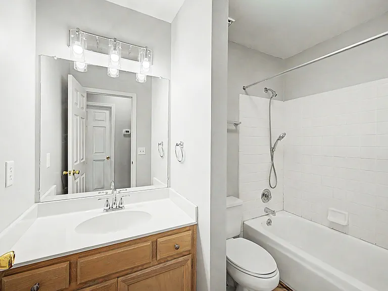 816 Carlisle Ct N — Photo 24