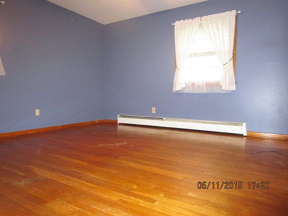 3rd image of 1911 W 40th St