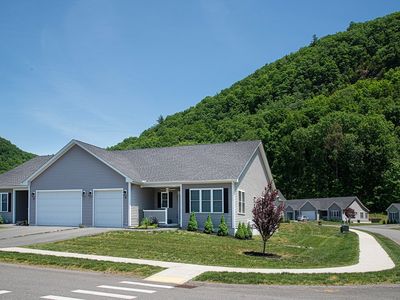 9 Gray Lock Ln #B, South Deerfield, MA, 01373