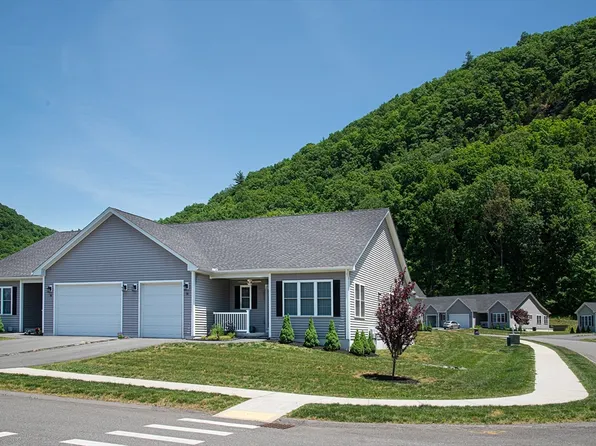 9 Gray Lock Ln #B, South Deerfield, MA 01373