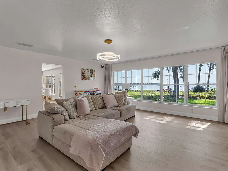 606 N Shore Dr — Photo 2