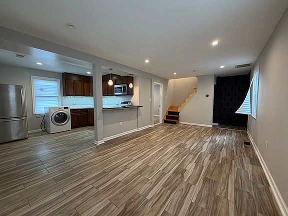 2nd image of 4315 Lawrence St #A