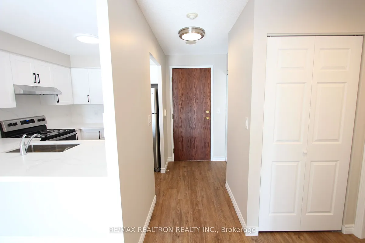 Building Photo - 18 Pemberton Ave #Penthouse 01