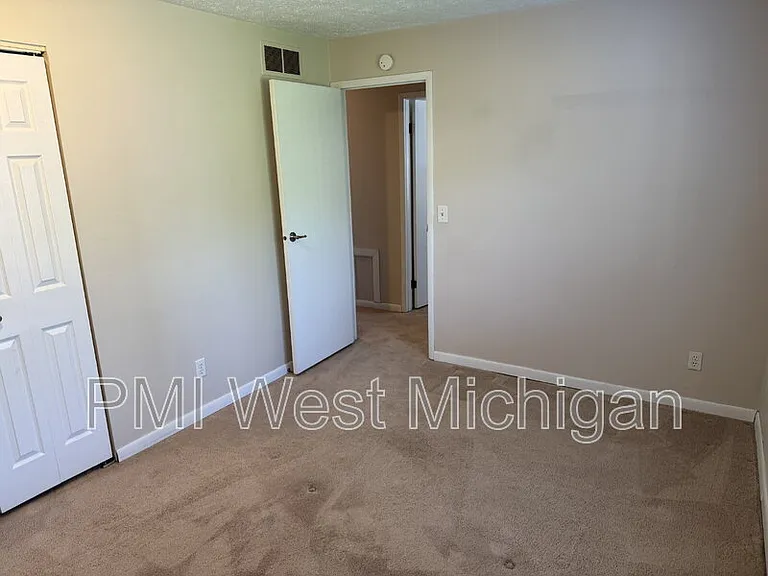 5864 Shaw St #3 — Photo 16