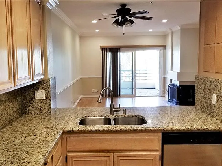 415 Townsquare Ln #225 — Photo 6