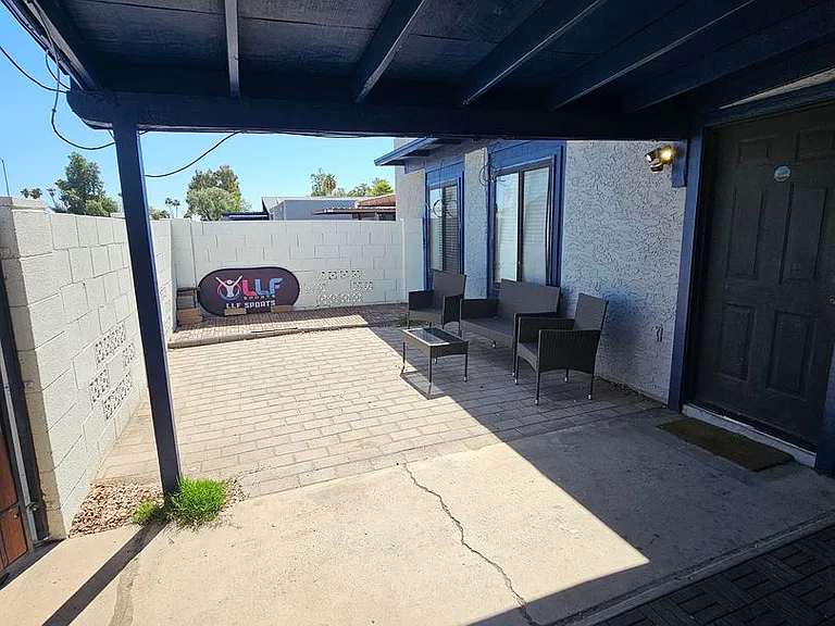 712 N Santa Barbara #1 — Photo 31
