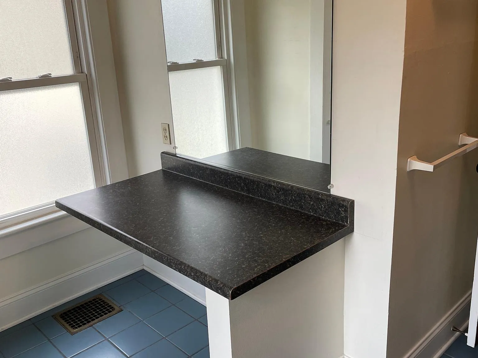 2 bed, 1100 sqft, $1,400 — Photo 4