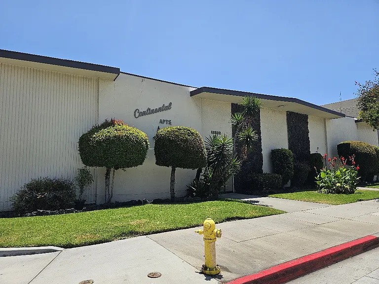 12522 Paramount Blvd #17 — Photo 15